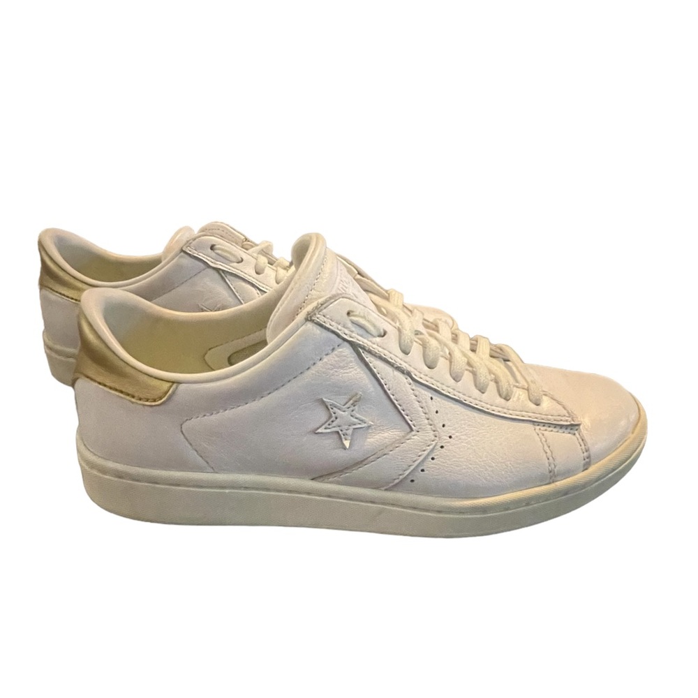 Women’s Converse All Stars White Leather Sneakers Size 8